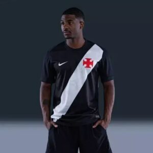 Camisa Vasco Nike 2026/27 preta com faixa diagonal branca e cruz de malta vermelha