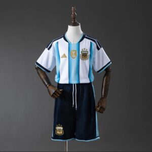 Conjunto infantil Argentina 2026/27 tailandês 1.1 com camisa listrada azul e branca e shorts pretos