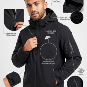 Casaco masculino Nike impermeável preto com forro peluciado interno e capuz removível.