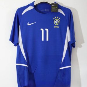Camisa retrô azul da Seleção Brasileira Ronaldinho Gaúcho número 11.