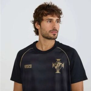 Camisa Vasco Mosaico preta com detalhes dourados e escudo estampado