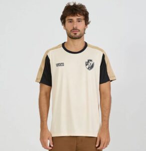 Camisa Vasco Estouro Masculina bege com detalhes pretos e escudo estampado